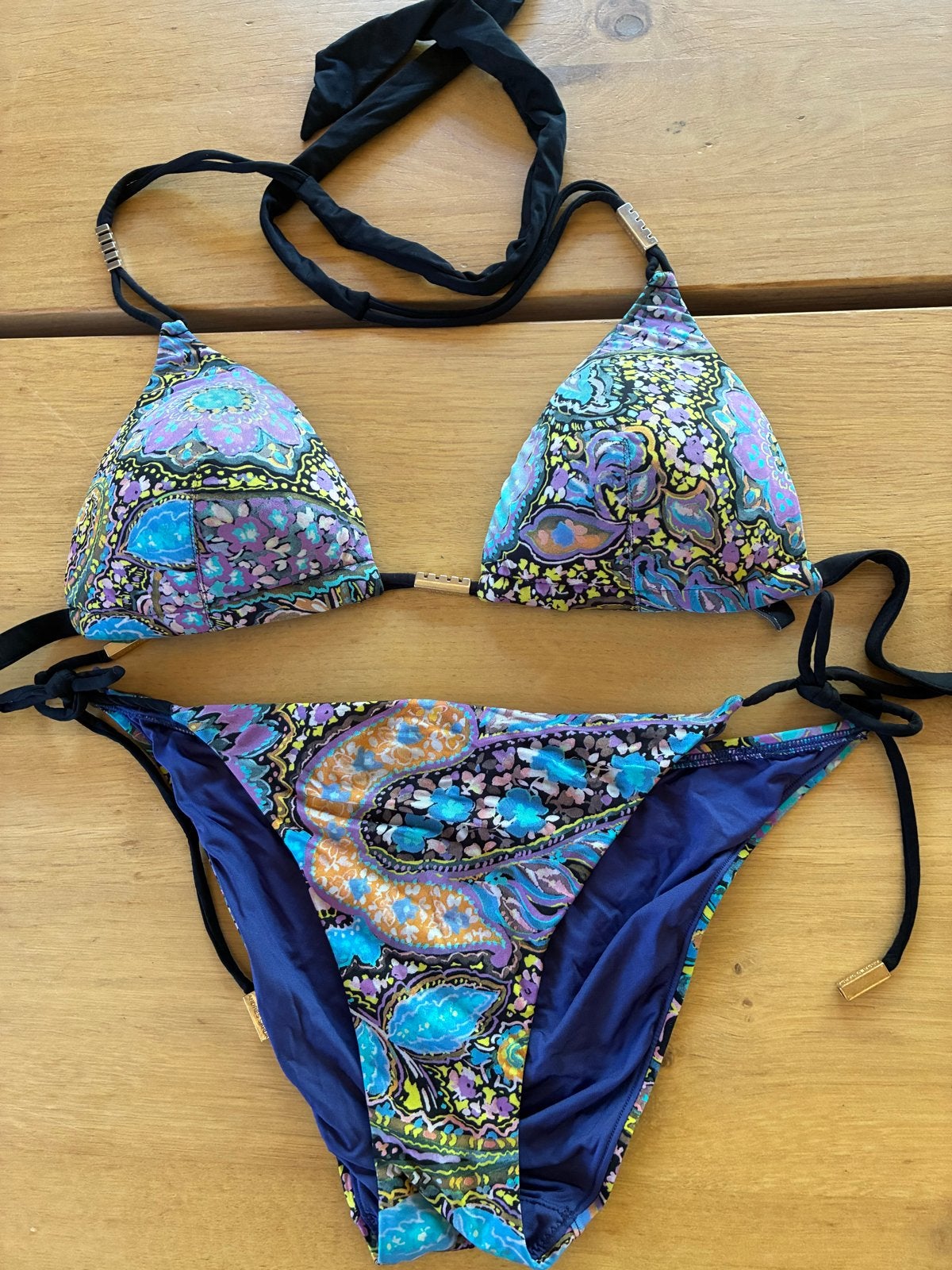 Andres Sarda bikini halter 40 C nog mooi, Kleding | Dames, Badmode en Zwemkleding, Ophalen of Verzenden, Gedragen, Meerkleurig