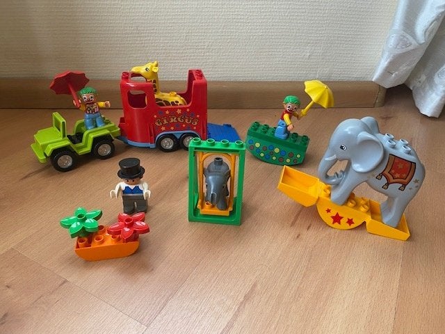 Duplo, circus set: olifant giraffe clown auto truck schommel, Ophalen of Verzenden, Gebruikt, Duplo