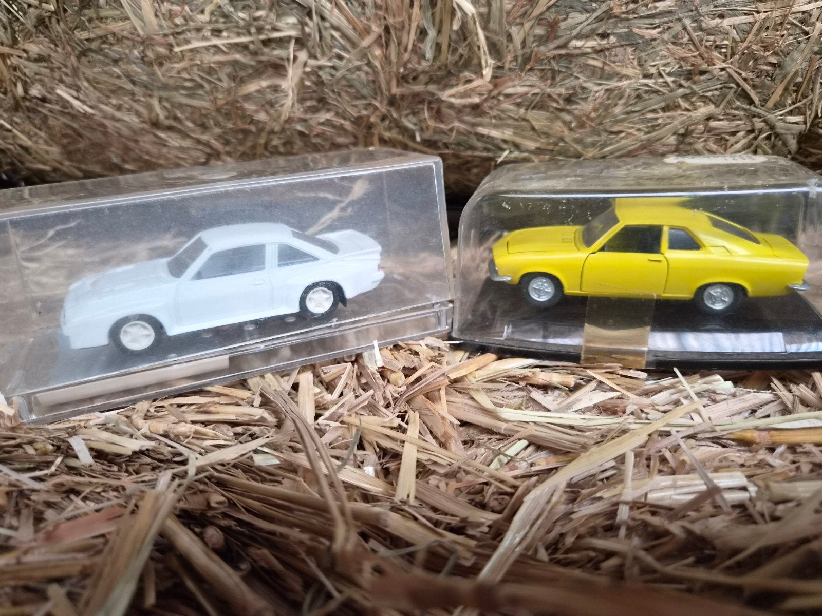 2 Opel Manta modelauto's - Wit en Geel, Ophalen, Auto