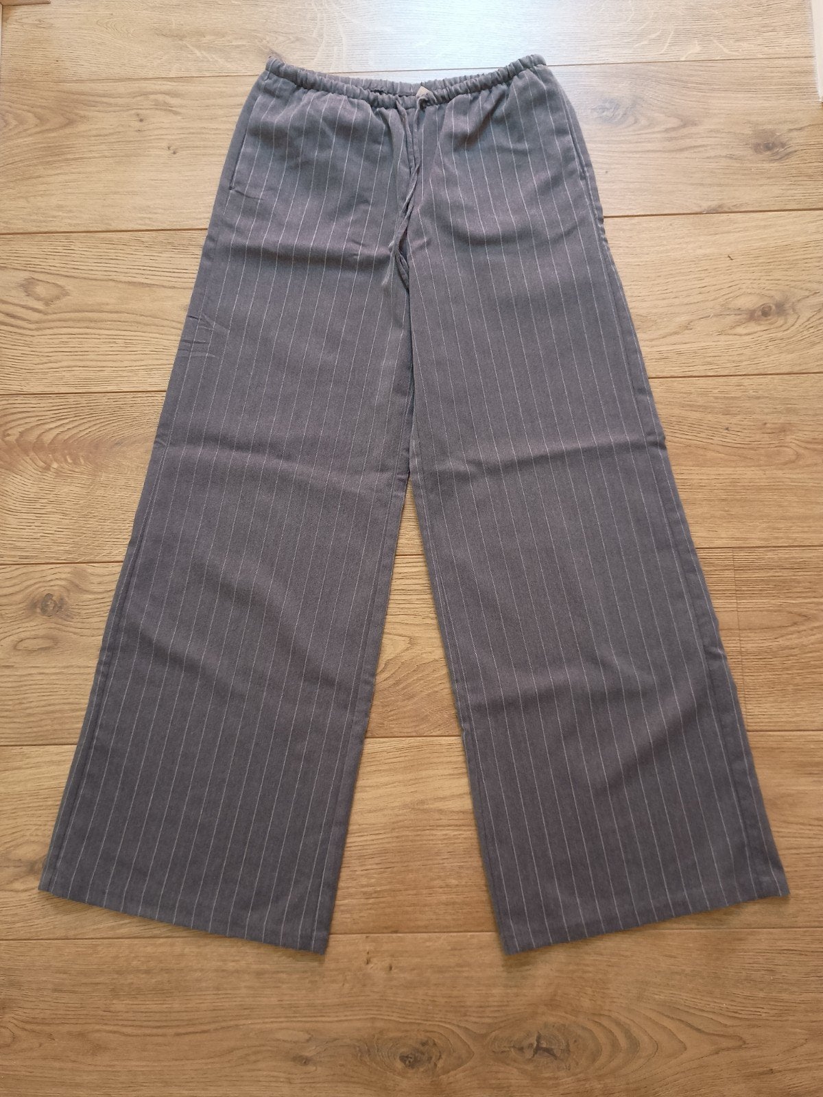 H&M Grijze krijtstreep wide leg pantalon XXS, Ophalen of Verzenden, Zo goed als nieuw, Maat 34 (XS) of kleiner, Grijs