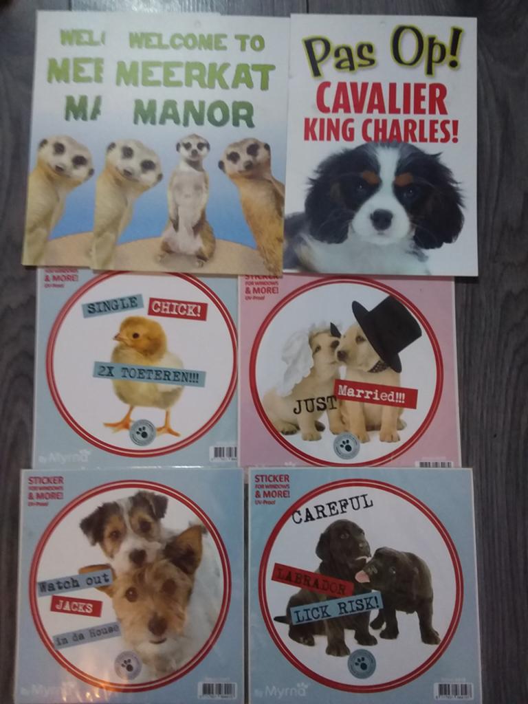 Dierenbordjes en stickersets: Meerkat, Cavalier, Honden, Ophalen of Verzenden, Zo goed als nieuw, Honden