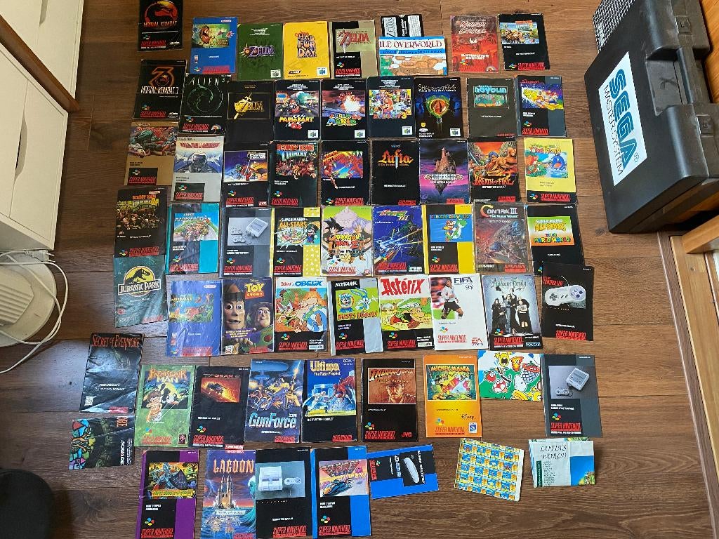 snes n64 boekjes posters etc, Ophalen of Verzenden, Zo goed als nieuw, Met 1 controller