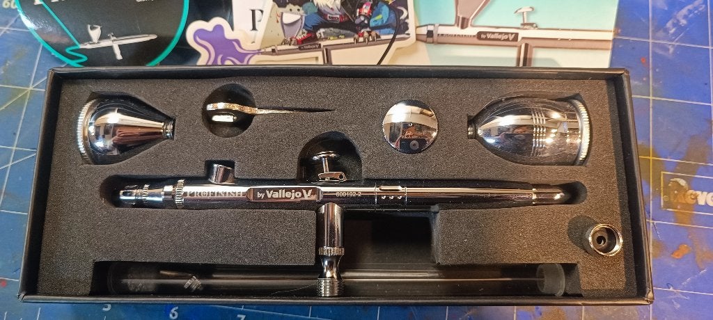 Vallejo Profinish airbrush met Fengda compressor, Ophalen of Verzenden, Zo goed als nieuw, Airbrush en Toebehoren