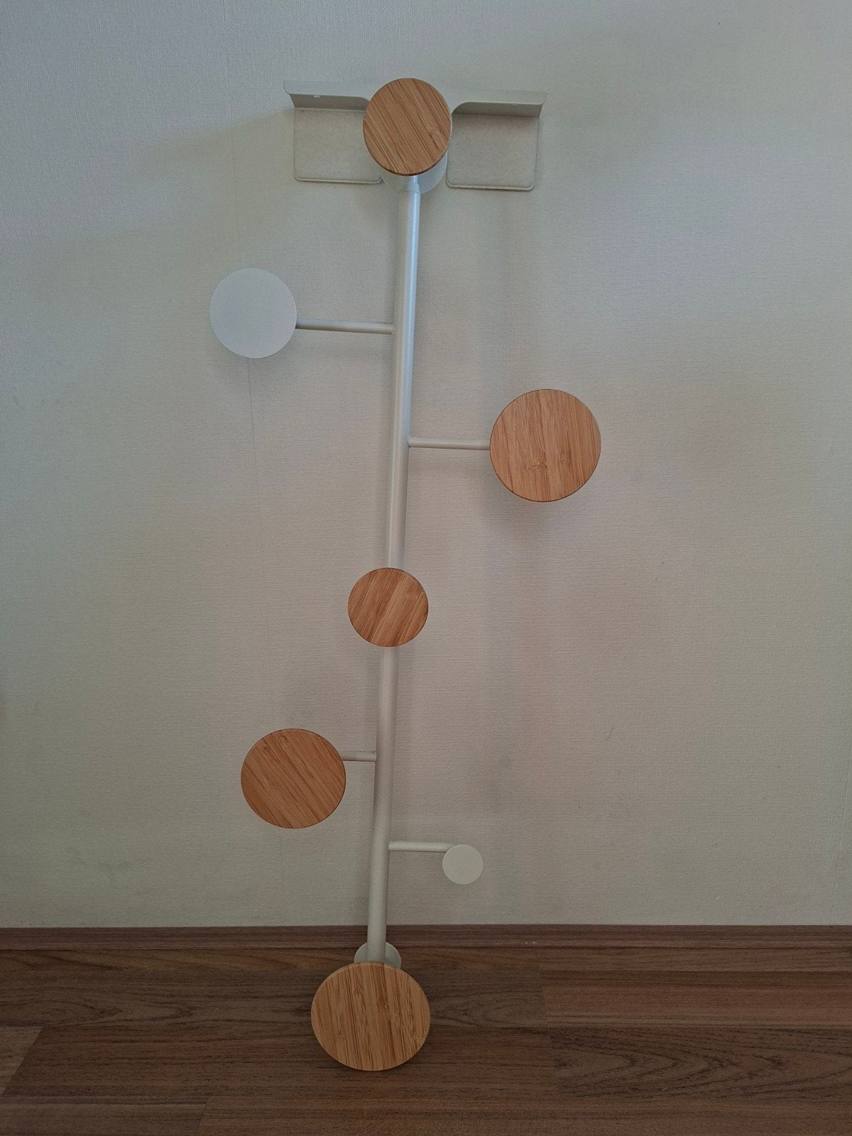 IKEA BÄRFIS deurhanger - Wit met Houten Knoppen, Overige typen, Ophalen of Verzenden, Zo goed als nieuw, Minder dan 100 cm