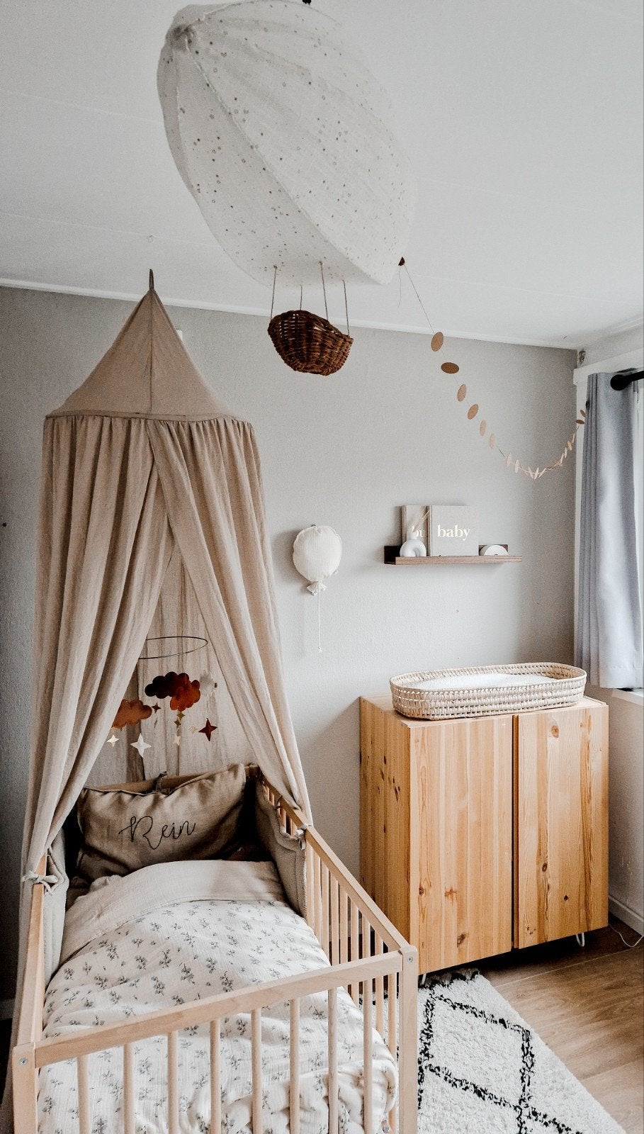 IKEA SNIGLAR Babybedje met klamboe en bedbumper, Ophalen, Zo goed als nieuw, 140 tot 160 cm, 70 tot 85 cm