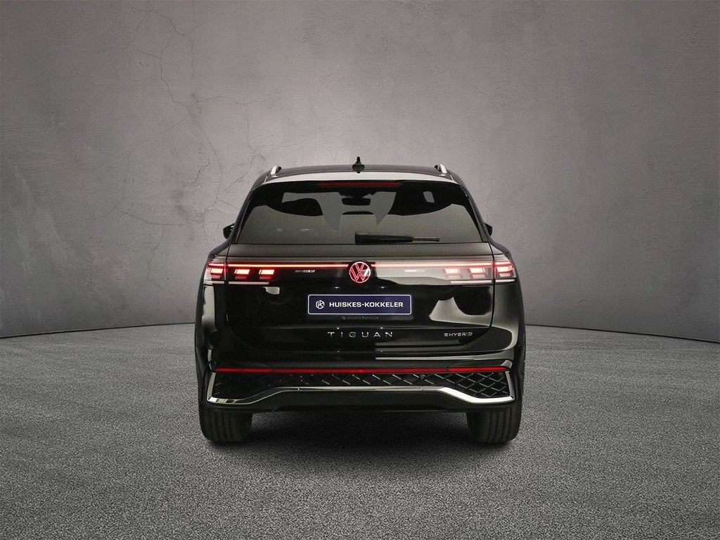 Volkswagen Tiguan, Auto's, Volkswagen, 1800 kg, Euro 6, 135 min, Zwart