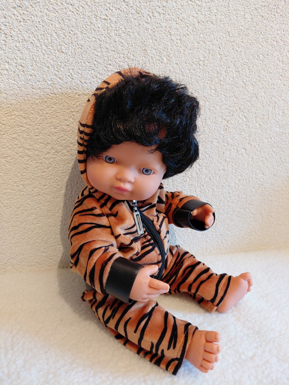Mooie Jongens Babyop /  Pop in Tijgerpakje .🐯, Ophalen of Verzenden, Zo goed als nieuw, Babypop