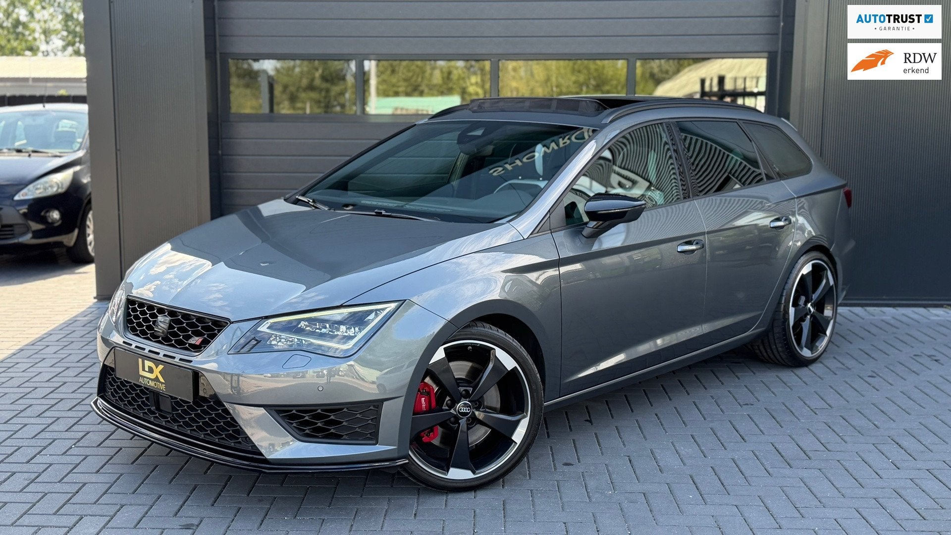 Seat LEON ST 2.0 TSI Cupra 290 Connect Pano|Stoelver|Remus, Auto's, 15 km/l, Gebruikt, Euro 6, 4 cilinders