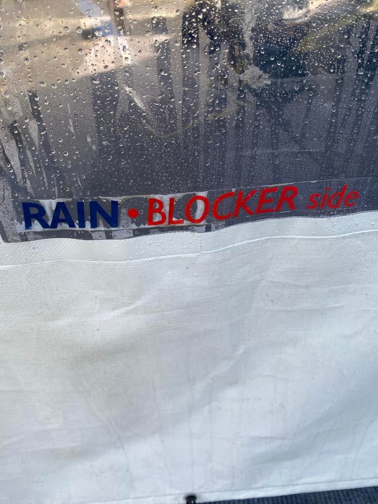 Zijwand luifel 2.40 rechts - 2x  Rain Blocker Si, Ophalen of Verzenden, Gebruikt