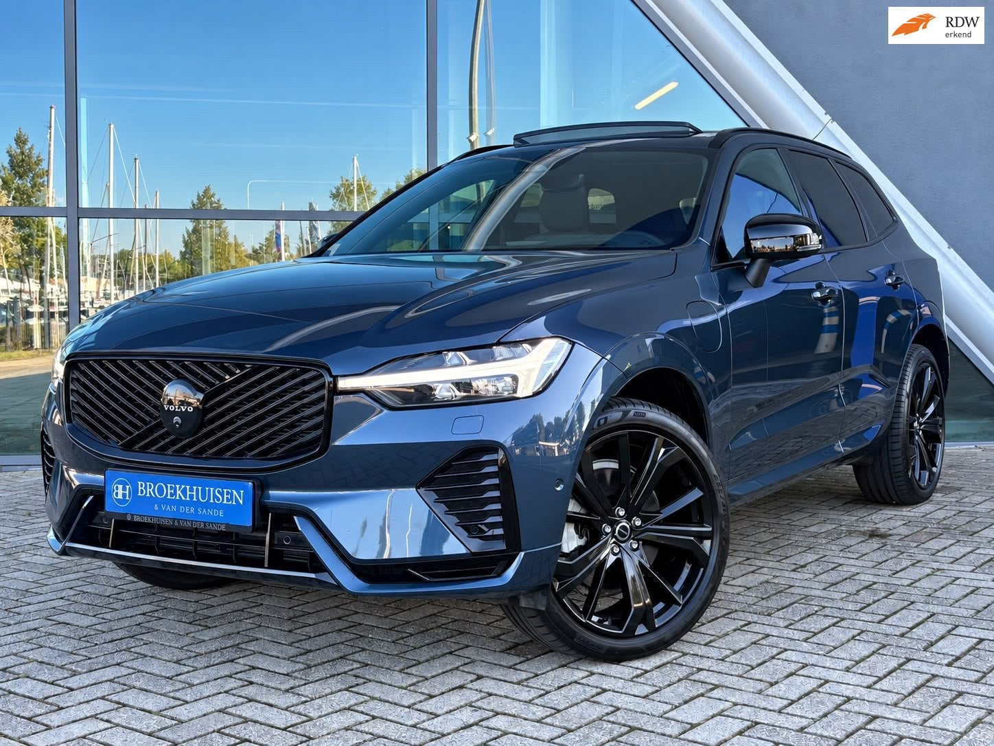 Volvo XC60 2.0 T8 Plug-in hybrid FACELIFT AWD Plus Black Edi, Automaat, Dealer onderhouden, Gebruikt, Zwart