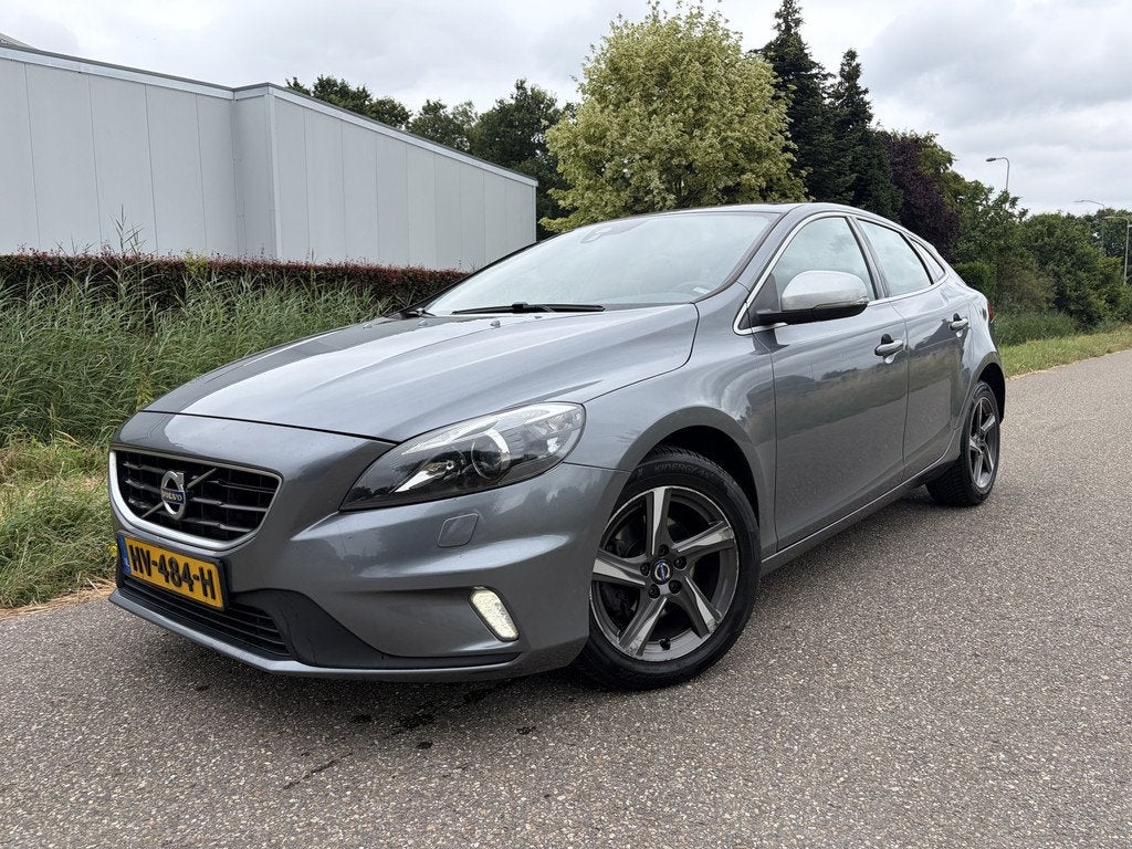 Volvo V40 2.0 D2 R-Design Business / NAVI / CRUISE / STOELVE, Voorwielaandrijving, Gebruikt, Euro 6, 4 cilinders