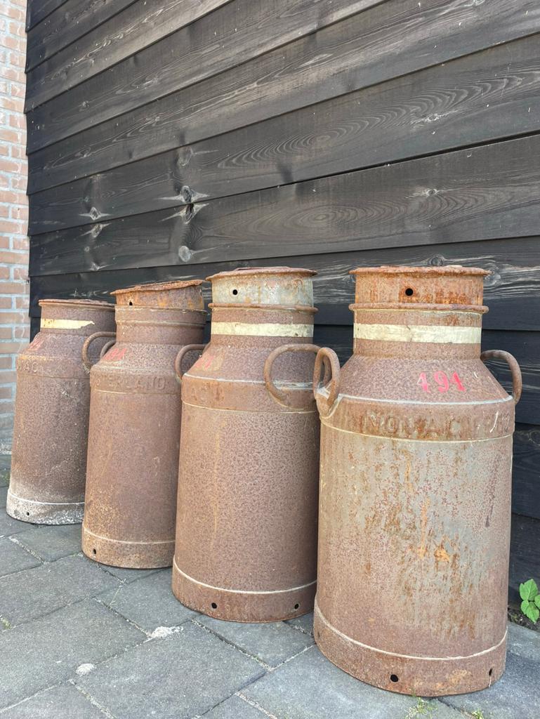 4 goede melkbussen 30 liter met deksel, Tuin en Terras, Tuinwanddecoratie, Ophalen, Zo goed als nieuw