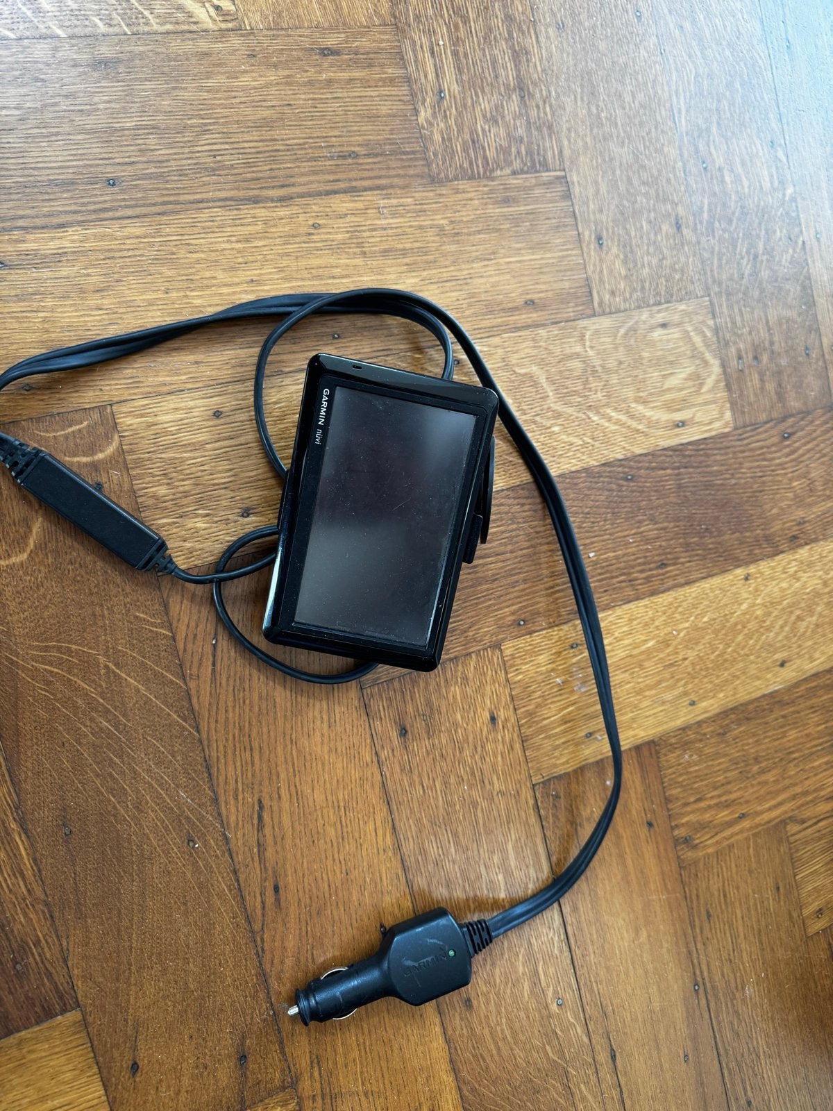 Garmin nüvi navigatiesysteem met autolader, Ophalen of Verzenden, Gebruikt