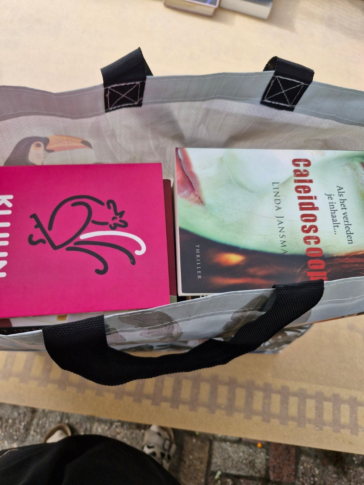 Thriller boeken: Caleidoscoop en Kuun tas vol, Boeken, Ophalen of Verzenden, Gelezen