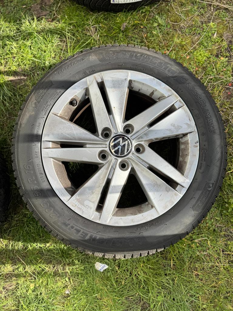 Volkswagen Golf wielen met all season banden, Auto-onderdelen, Ophalen, Gebruikt, 16 inch, 205 mm