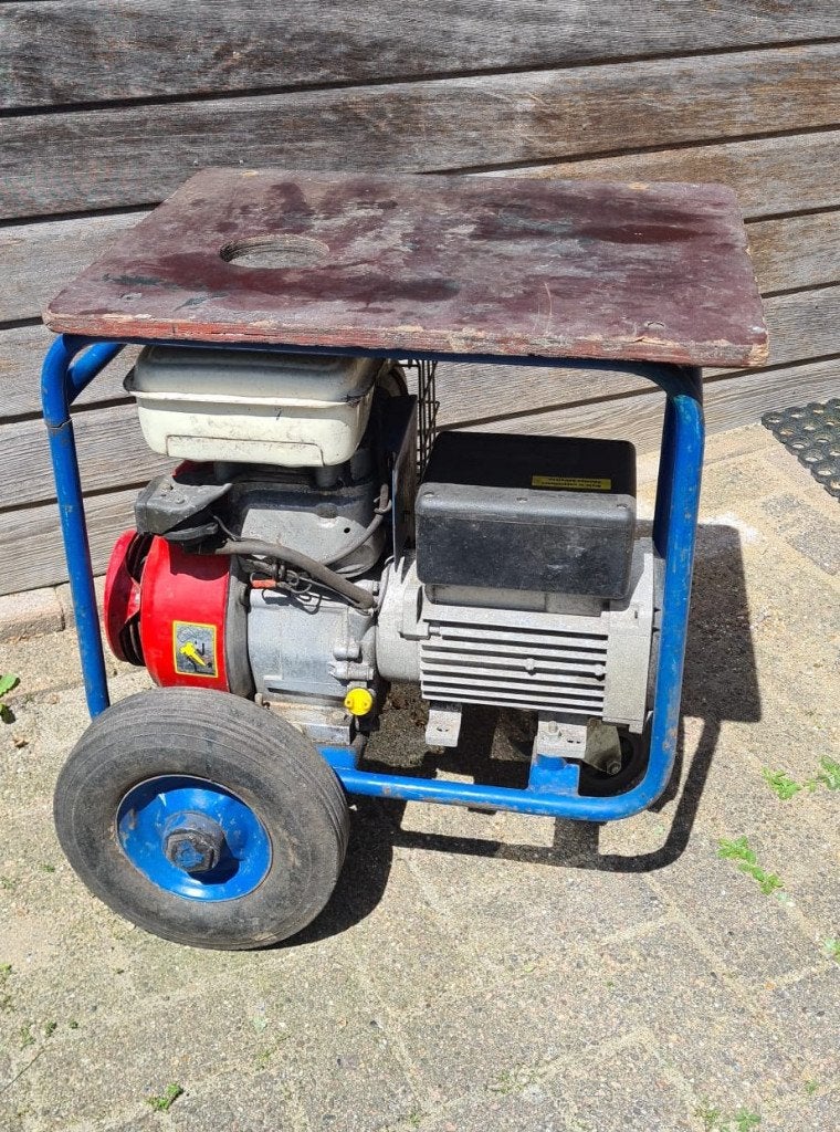 Geko 2500 aggregaat Honda G200 motor 9.5A 2.2kVA, Ophalen, Gebruikt
