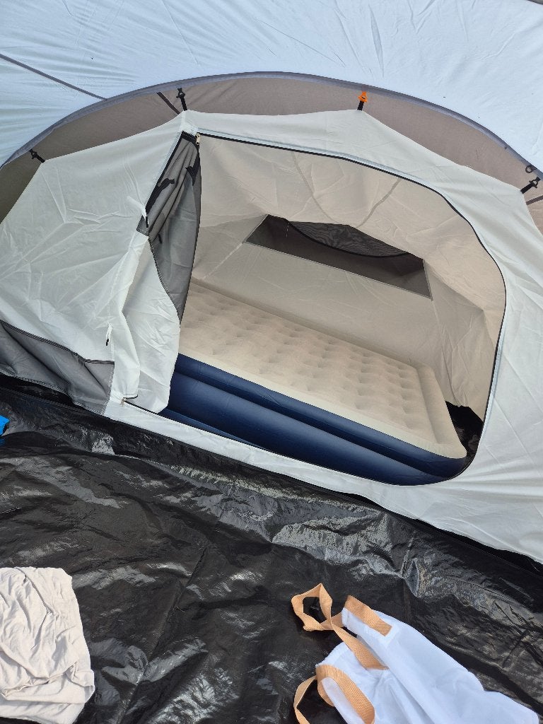 Luchtbed met ingebouwde pomp 2-persoons, Caravans en Kamperen, Luchtbedden, Ophalen, Ingebouwde pomp, Zo goed als nieuw, 2-persoons
