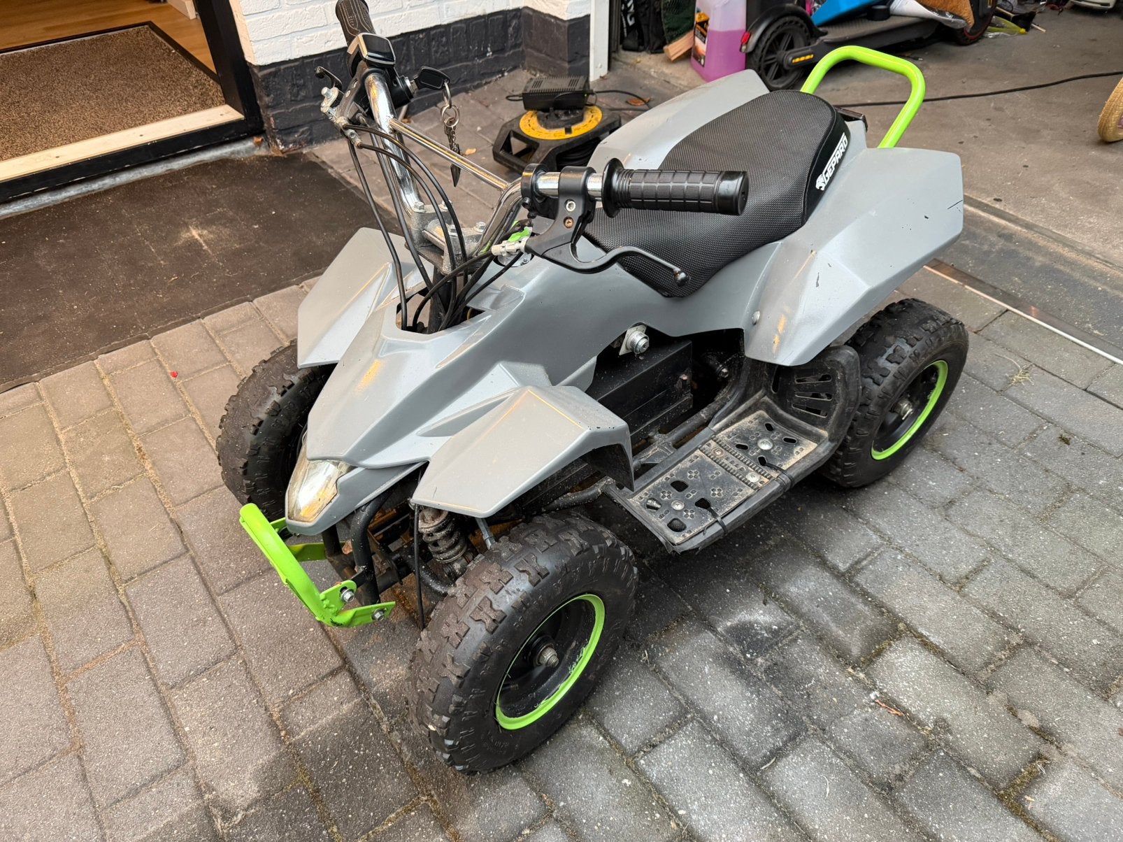 Te koop stoere elektrische kinderquad 800w, Fietsen en Brommers, Minibikes, Midibikes en Pitbikes, Ophalen, Zo goed als nieuw