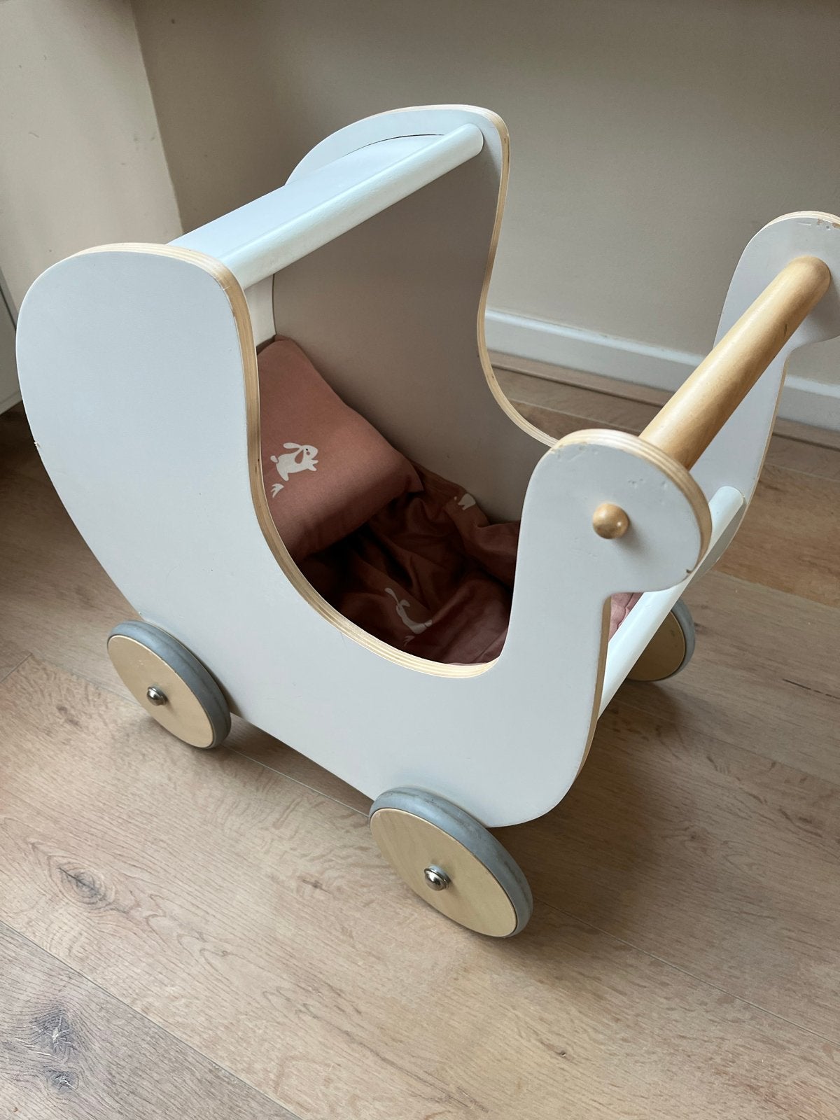 Sebra houten poppenwagen met Roommate dekentje en kussen, Ophalen, Zo goed als nieuw, Overige typen