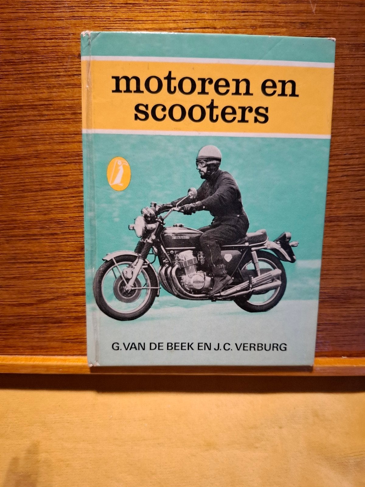 Motoren en Scooters Boek - G. van de Beek en J.C. Verburg, Boeken, Ophalen of Verzenden, Gelezen, G. van de Beek en J.C. Verburg