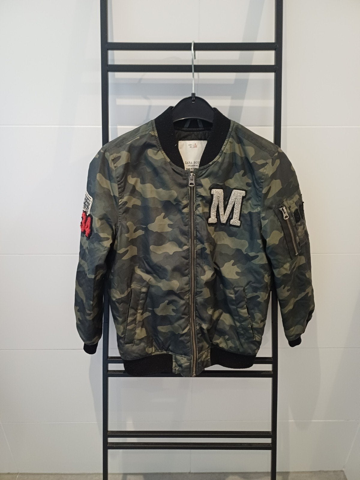 Leuke jas met legerprint van Zara, maat 128, Kinderen en Baby's, Kinderkleding | Maat 128, Gebruikt, Ophalen of Verzenden, Zara