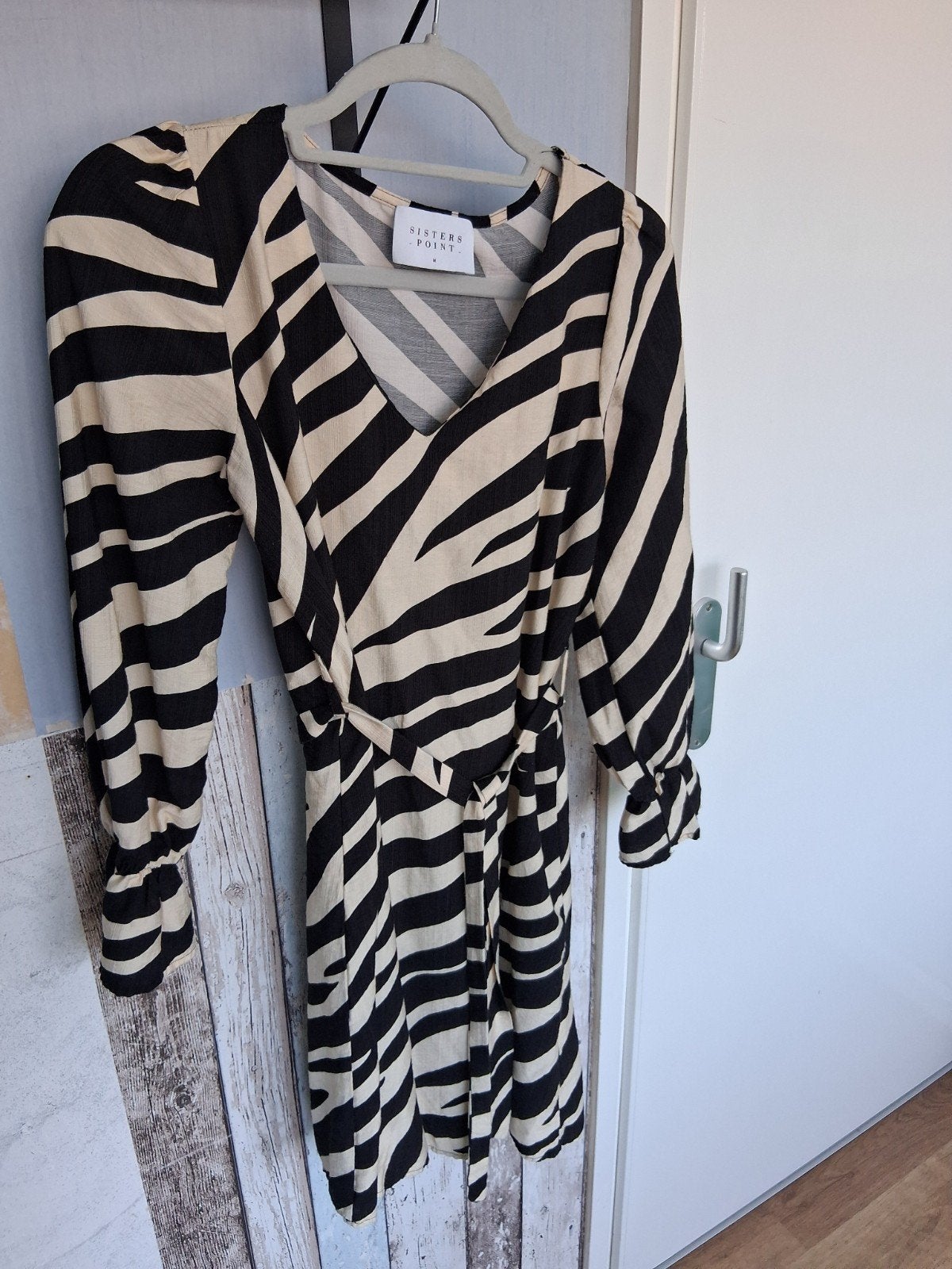 Sisters Point jurk met zebraprint, maat M, Maat 38/40 (M), Zwart, Sisters Point, Ophalen of Verzenden
