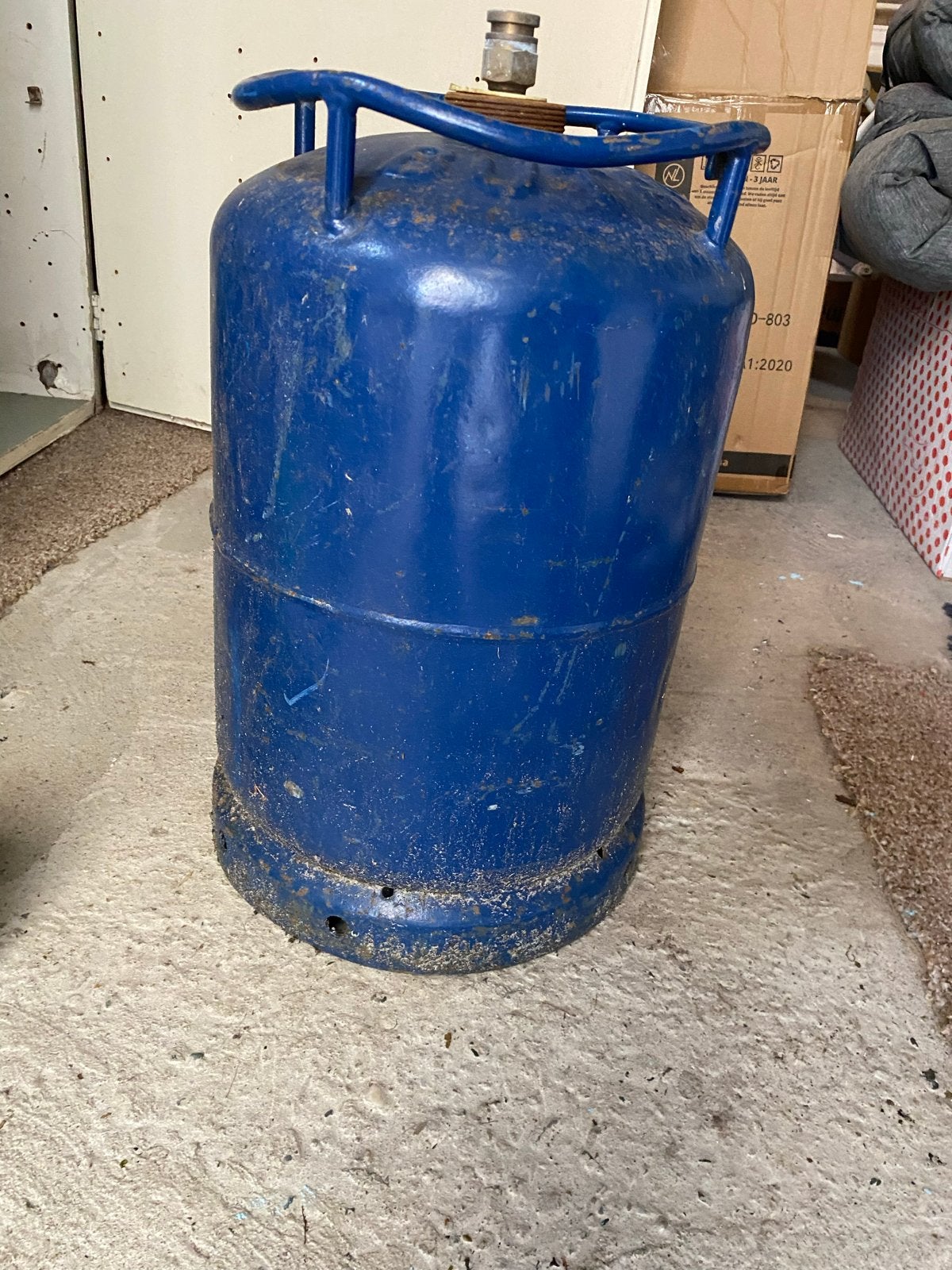 Lege butaan gasfles, Ophalen, Gebruikt