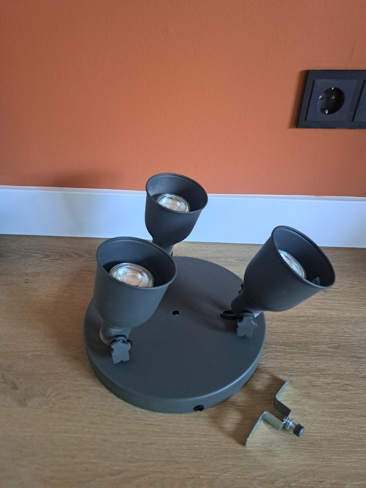 IKEA Hektar Plafondspot met 3 LED Spotjes, Ophalen, Gebruikt, Plafondspot of Wandspot