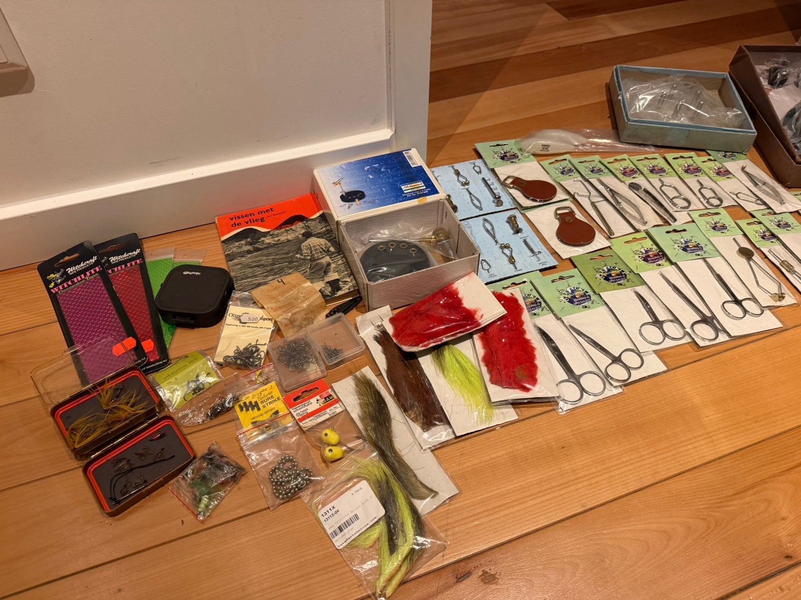 Vliegbind spulletje, restand. Haken, bindgereedschap enz, Ophalen of Verzenden, Gebruikt, Complete set