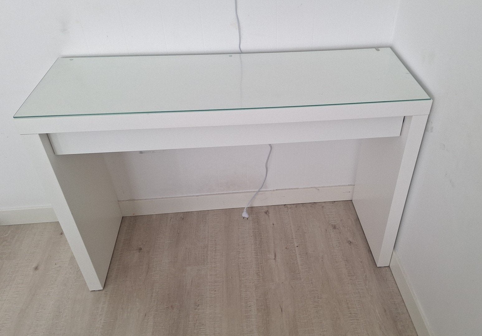 Ikea Malm kaptafel/bureau met glazen plaat, Huis en Inrichting, Ophalen, Gebruikt, 50 tot 100 cm, Minder dan 100 cm