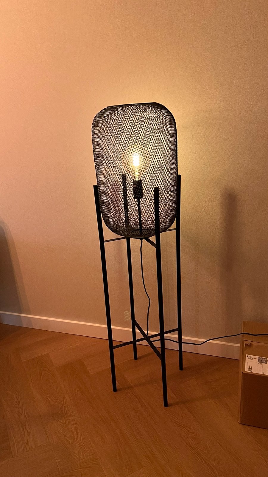 Zwarte industriële staande lamp - Zo goed als nieuw, Ophalen of Verzenden, Zo goed als nieuw, Metaal