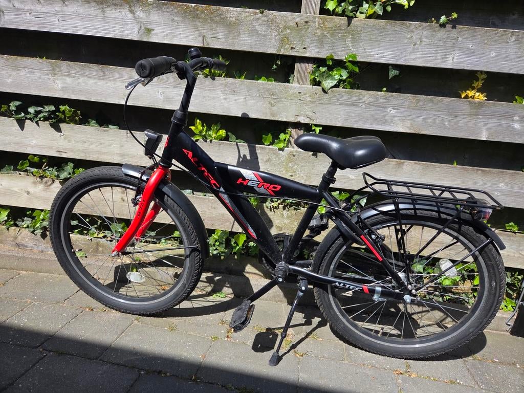 Altec Hero kinderfiets - 22 inch - Zwart/Rood, Gebruikt, Velgrem, Minder dan 49 cm, Ophalen