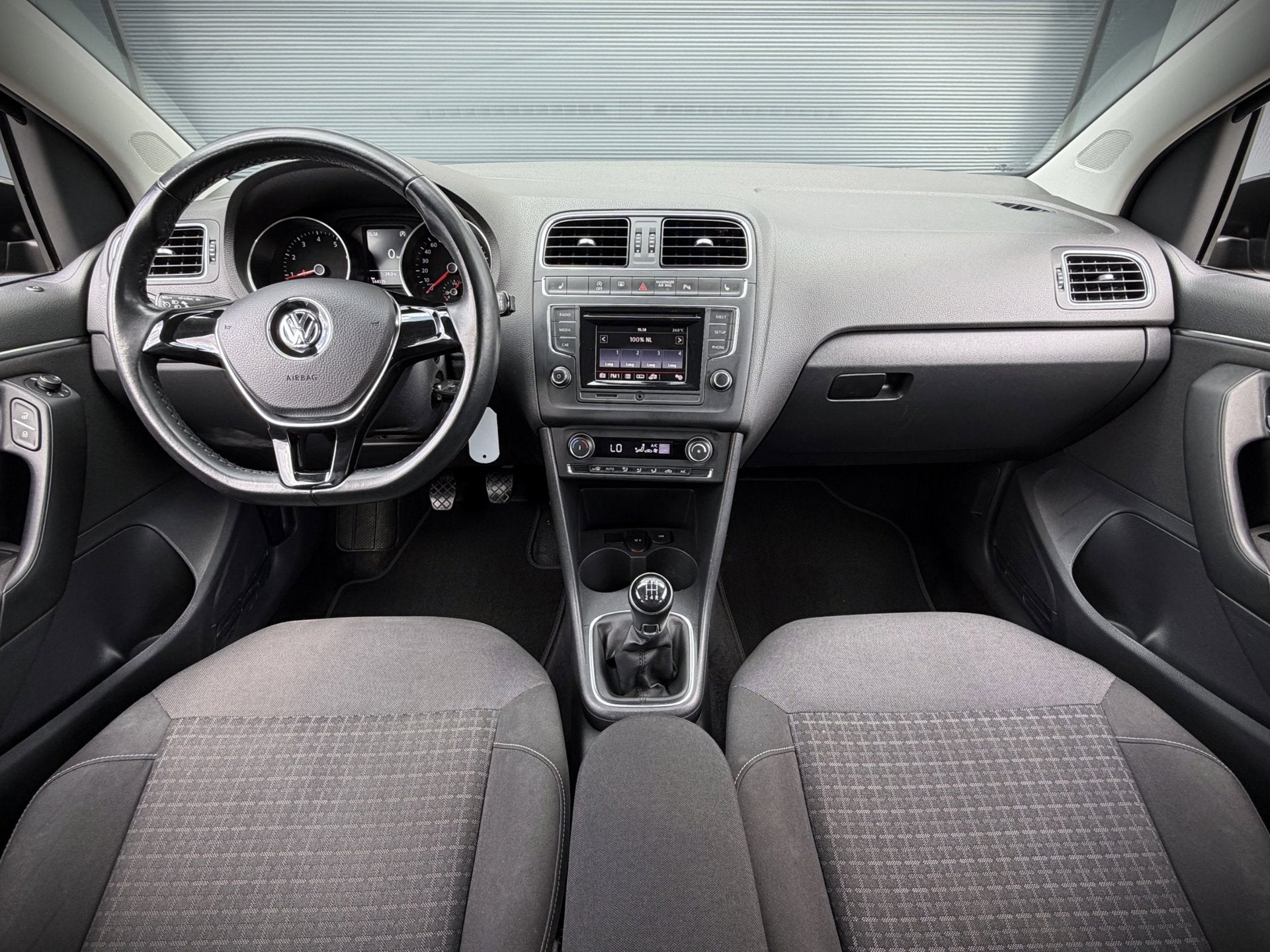 Volkswagen Polo 1.0 BMT Facelift 1.0 75PK BMT Comfortline |, Auto's, Stof, Gebruikt, Euro 6, Zwart