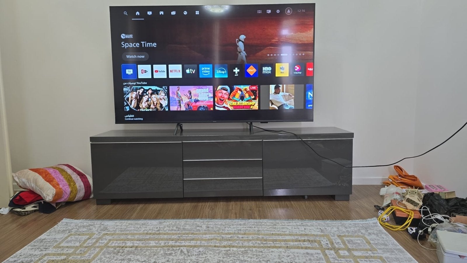 Moderne TV-meubel - Zo goed als nieuw, Kunststof, 150 tot 200 cm, Ophalen of Verzenden, Zo goed als nieuw