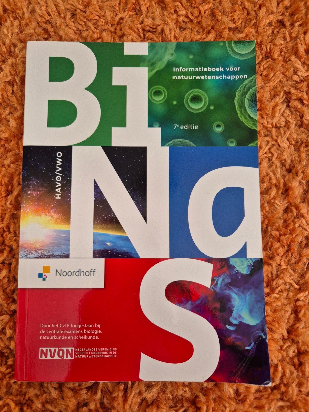 Binas 7e editie 2025 2026 - Nieuwstaat met lichte ezelsoren, Ophalen of Verzenden, Zo goed als nieuw, HAVO, Biologie