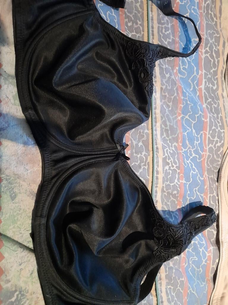 Hunkemöller BH met kant 85D, zo goed als nieuw, Kleding | Dames, Ondergoed en Lingerie, Hunkemöller, Ophalen of Verzenden, Zwart