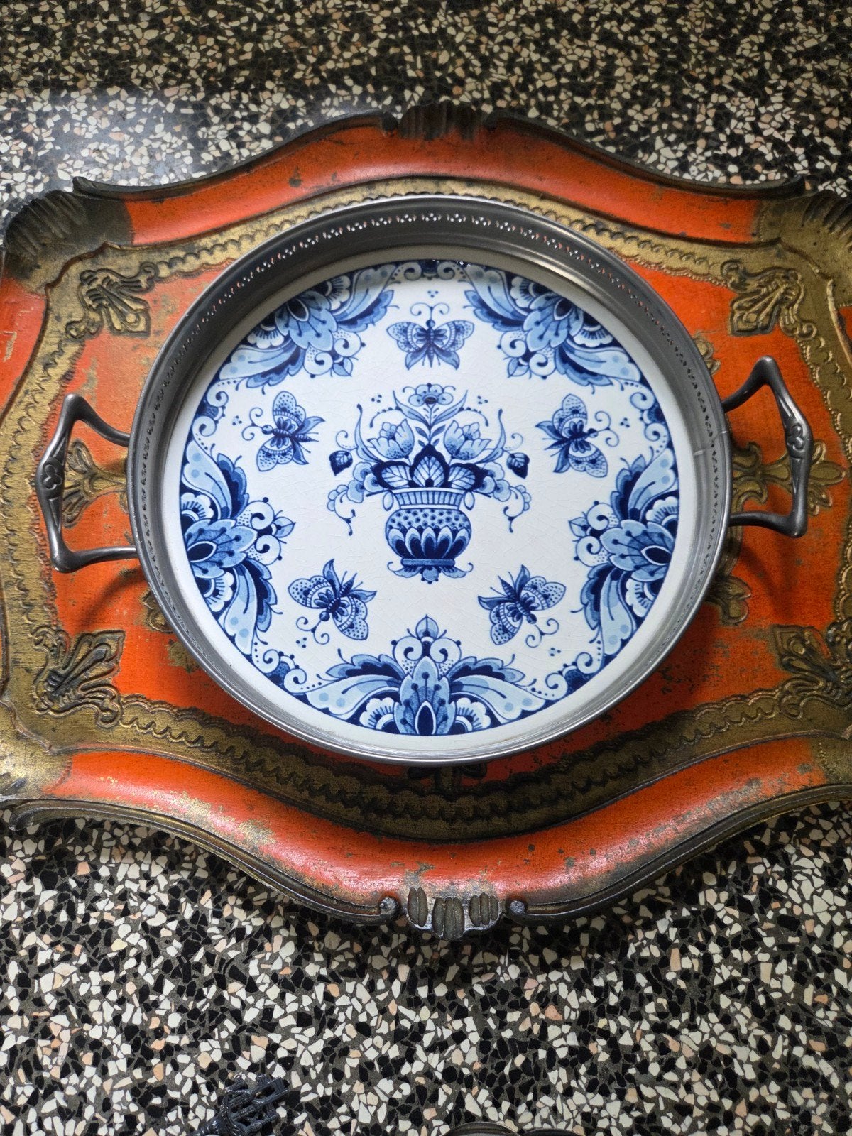 Dienblad Westraven Delfts handwerk met tin., Verzamelen, Ophalen of Verzenden, Zo goed als nieuw, Porselein, Bord of Schaal