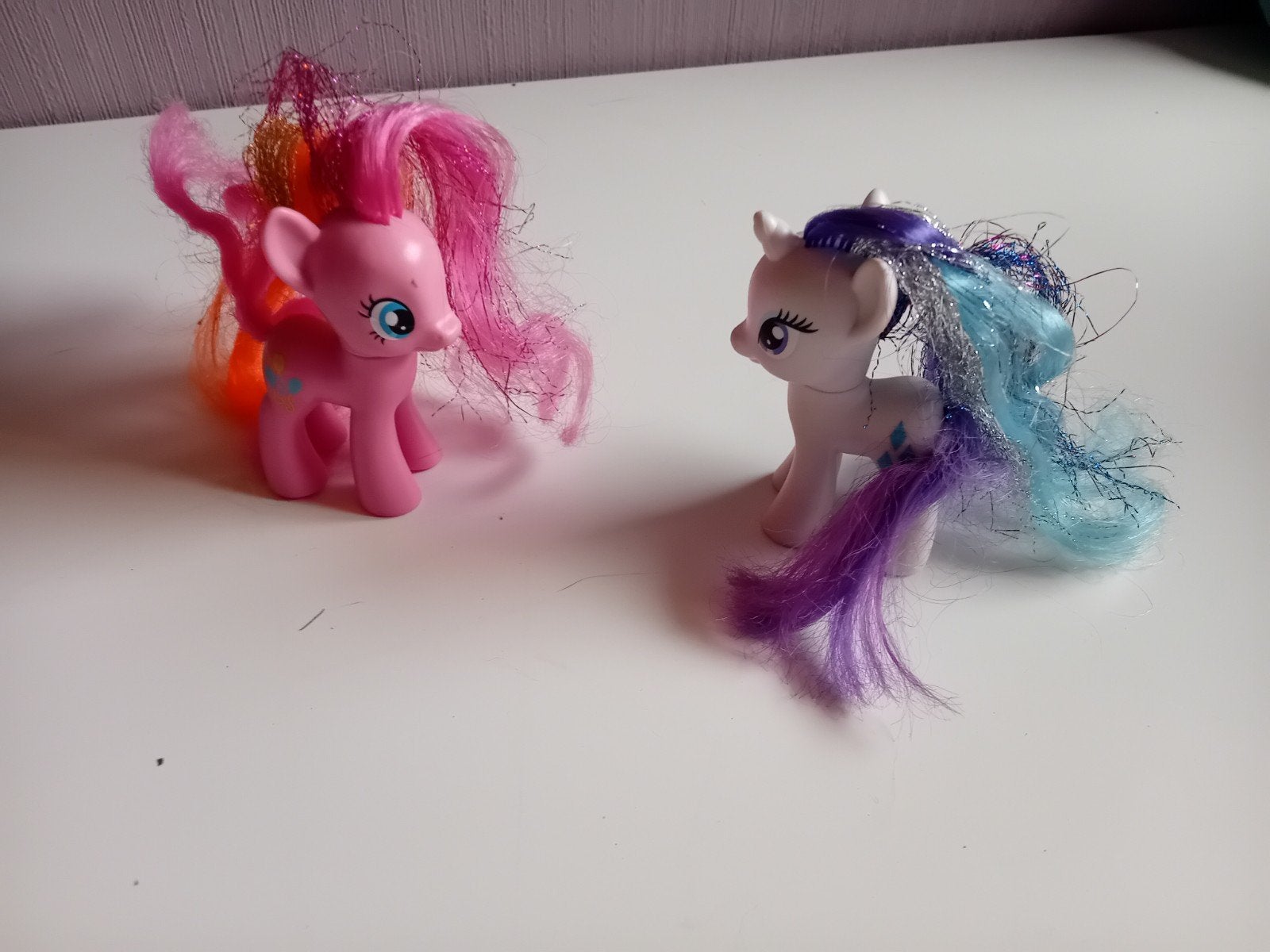2 ponies met glitterhaar, Ophalen of Verzenden