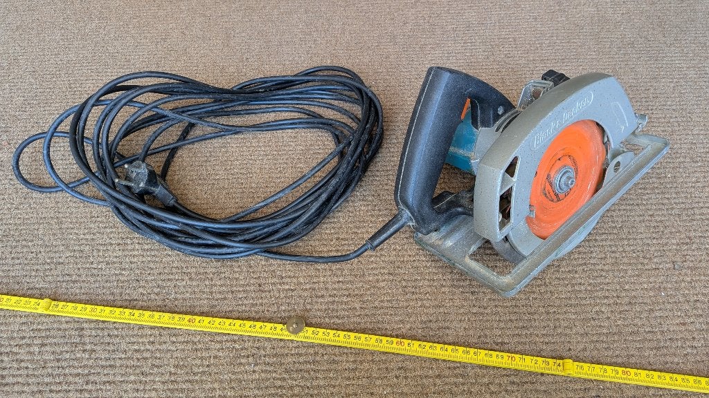 Black & Decker DN 57/D 21 800 W 52 mm handcirkelzaag, Doe-het-zelf en Verbouw, Ophalen, Cirkelzaag, 600 tot 1200 watt, Zo goed als nieuw