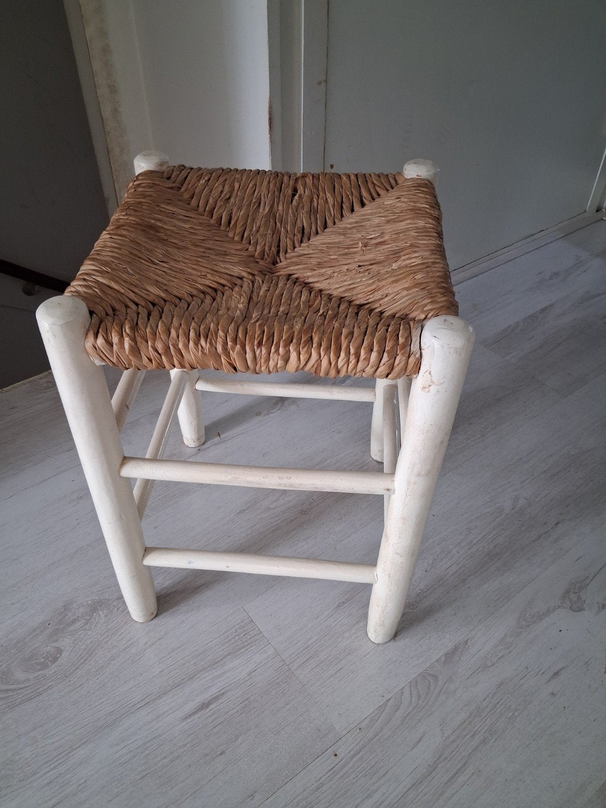 rieten krukje, Huis en Inrichting, Krukjes, Ophalen, Zo goed als nieuw, Hout