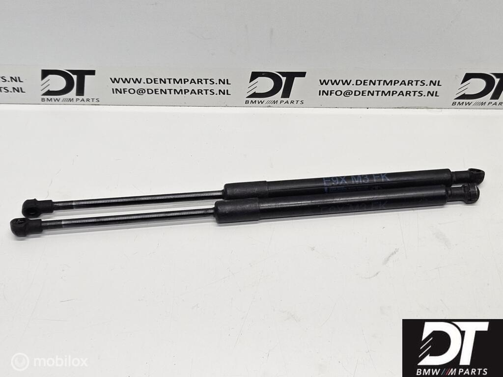 2x Gasveer motorkap BMW M3 E92 E93 E90 51237900795, Gebruikt, Ophalen of Verzenden, BMW, BMW