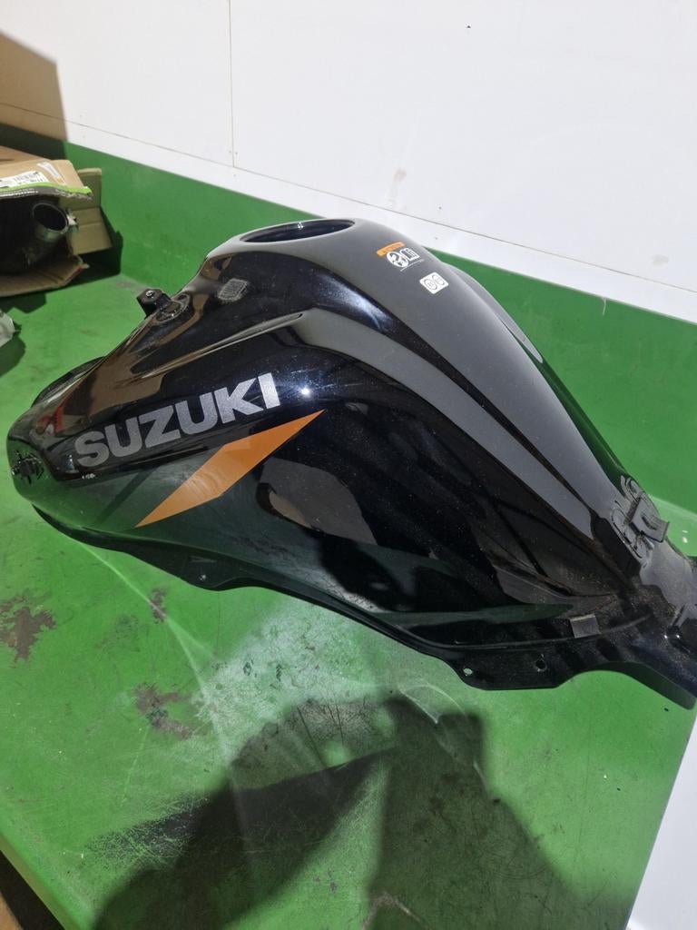 Tank met een deukje voor een Suzuki DL650 / V-Strom 650, Ophalen of Verzenden
