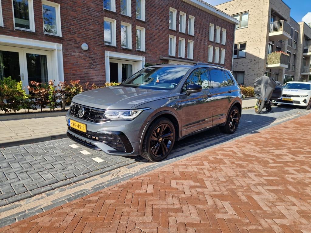 Volkswagen Tiguan 1.4 TSI eHybrid 2021 | Nieuwstaat | BTW, 1800 kg, Zwart, 4 cilinders, Leder en Stof