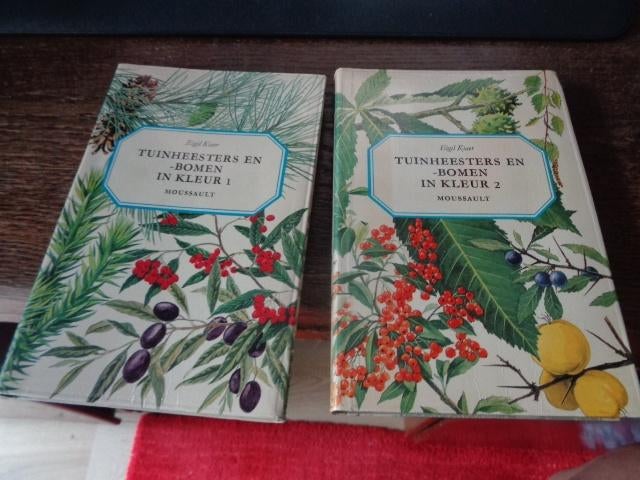 deel 1 en 2  van moussault gids Tuinheesters en Bomen, Ophalen of Verzenden, Zo goed als nieuw, Natuur algemeen