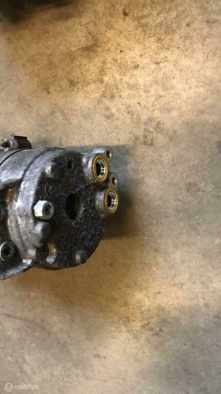 Airco pomp volvo valeo  Volvo XC70 II ('02-'07) 30761388, Ophalen of Verzenden, Gebruikt
