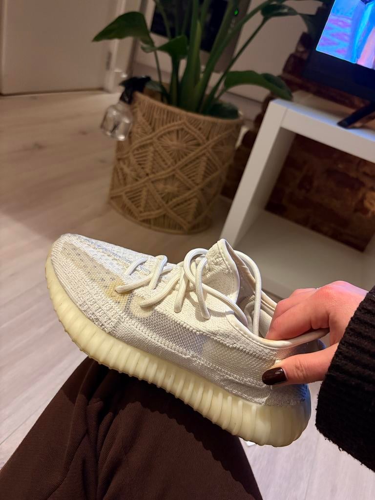 Yeezy Boost 350 V2 Bone - Maat 37 1/3, Ophalen of Verzenden, Gedragen, Wit, Sneakers of Gympen