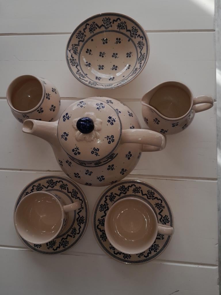 Laura Ashley Theeservies Petit Fleur 2 persoons, Antiek en Kunst, Antiek | Servies compleet, Ophalen of Verzenden