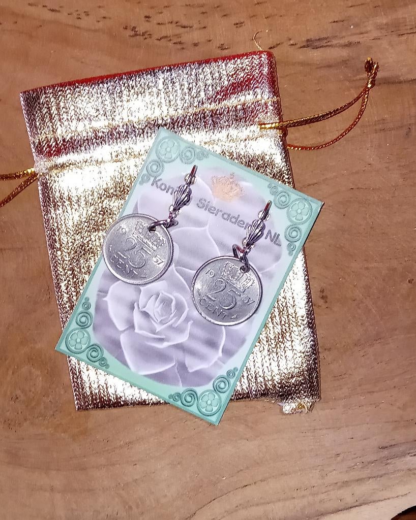 Oorbellen  met 25 cent (echt oud kwartje) uit 1957, Marktplaats@koningsieraden.nl, Overige materialen, Verzenden, Nieuw
