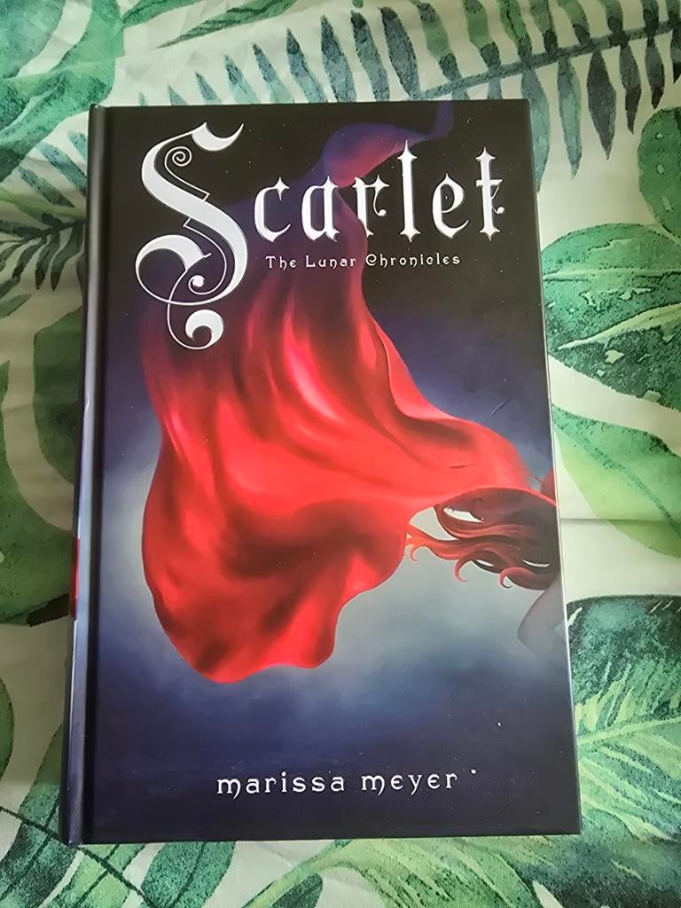 Marissa Meyer: Scarlet (Lunar Chronicles), hc Nederlands, Boeken, Fantasy, Ophalen of Verzenden, Gelezen