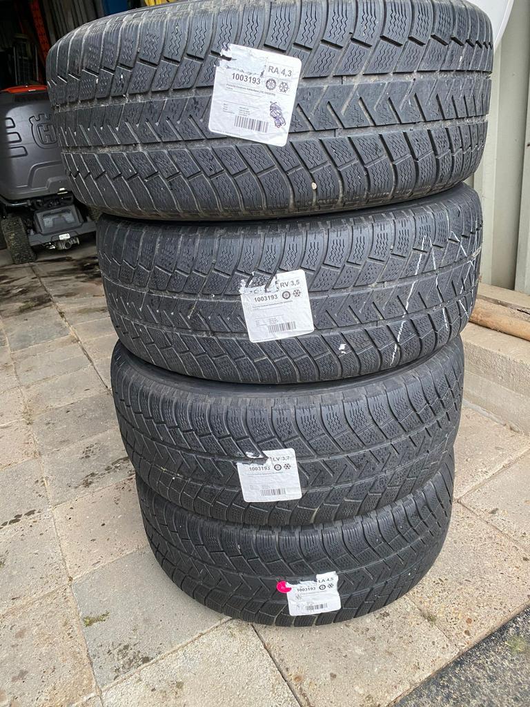 Winterbanden Gem. 4 mm. Met originele 18” Porsche velgen, Auto-onderdelen, Ophalen, Winterbanden, Velg(en)